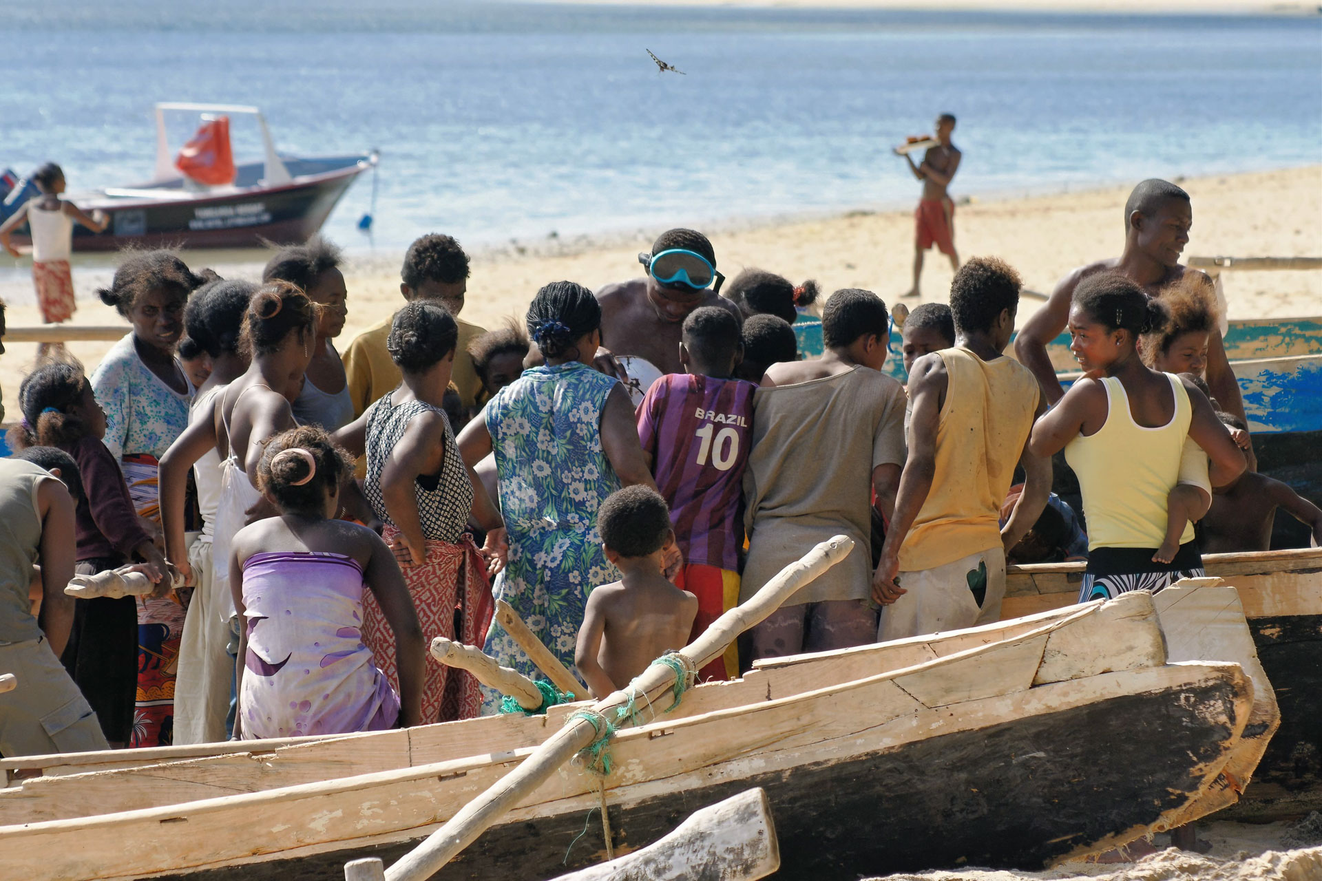 Der Fang wird begutachtet. Vielleicht gibt es eine Gelegenheit, günstig Fische zu erwerben
